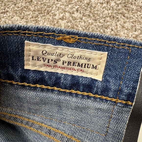 NWT Levi's 501 Original Jeans Mens 30x32 Blue Distressed Straight Leg Denim - Picture 6 of 6